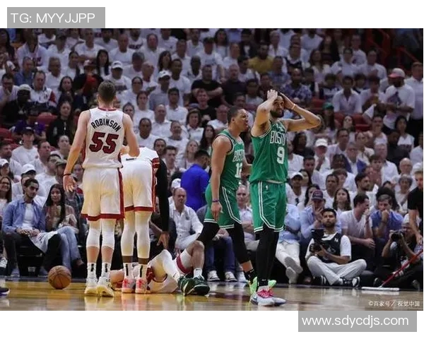 北控与八一激战正酣CBA联赛精彩对决引发球迷热议