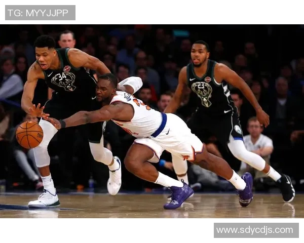 纽约尼克斯与雄鹿的激烈对决展现篮球魅力与团队精神的巅峰较量